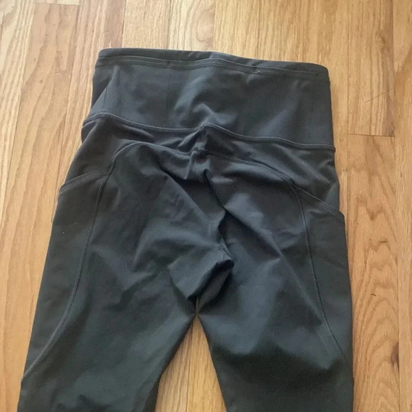 Lululemon sz 4 Fast & Free 7/8 Tight II Nulux 25"
Drk Olive excellent condition - Picture 7 of 15